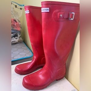 Women’s Hunter Original Gloss Tall Rainboots. Lightly used.